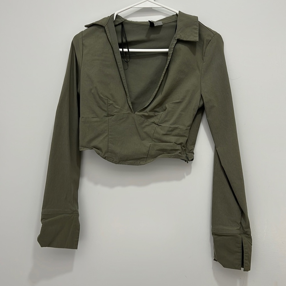 Small cropped long sleeve